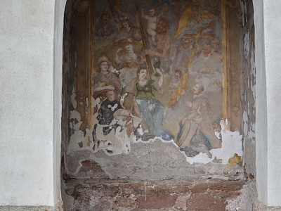 Pohled do interiéru kaple před restaurováním
