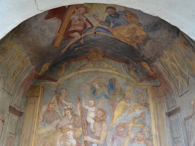 Detail oltářní stěny po restaurování